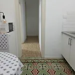 Street House Apartment *